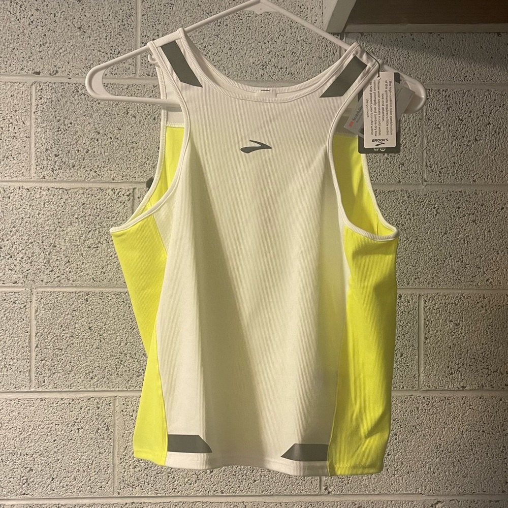Brooks running run visible tank